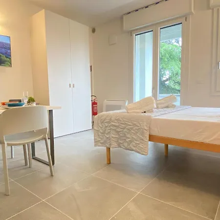 Emilia 8 Apartment
